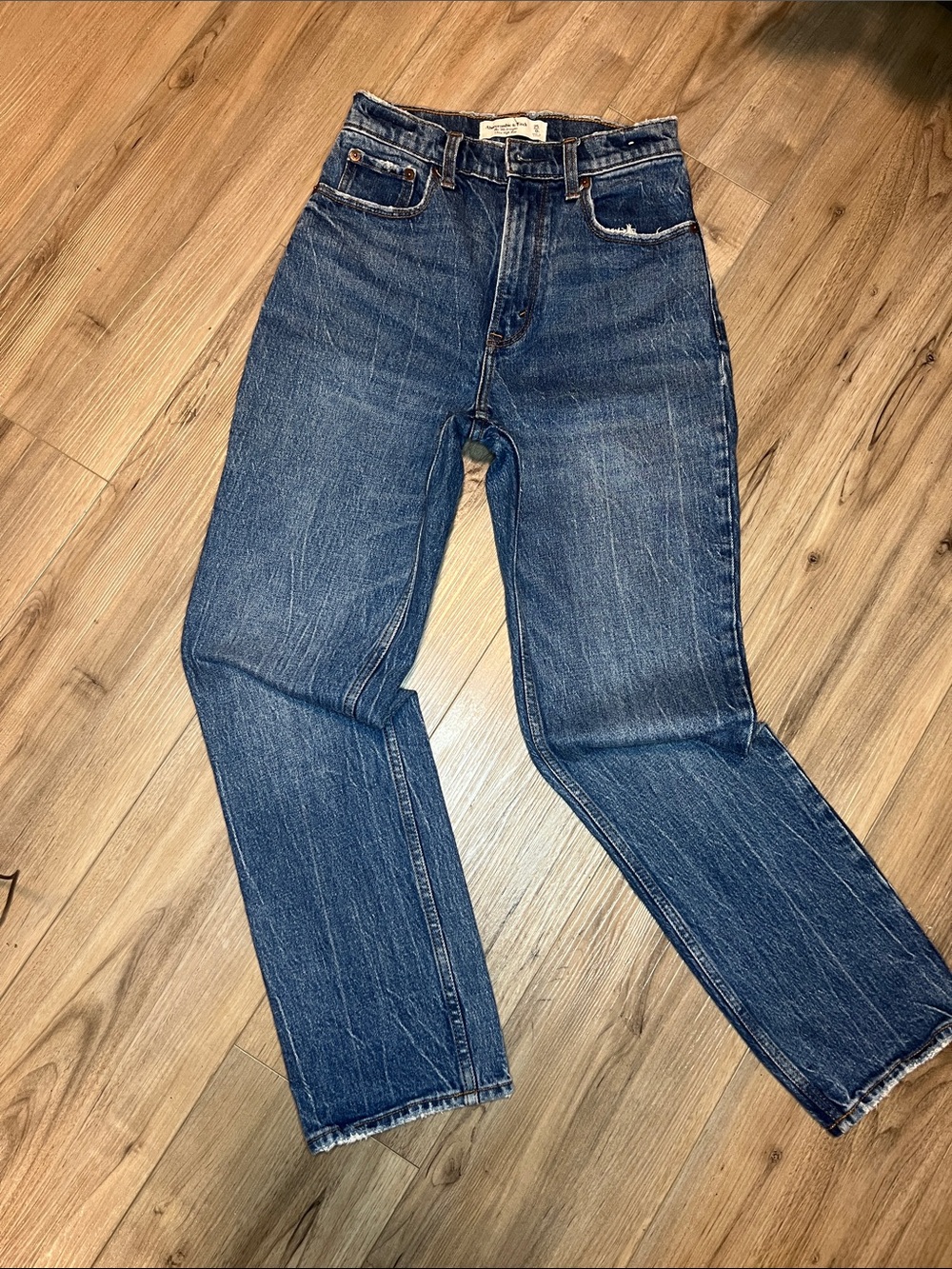 Abercrombie & Fitch The '90s Straight Ultra High Rise Jeans in Medium Blue